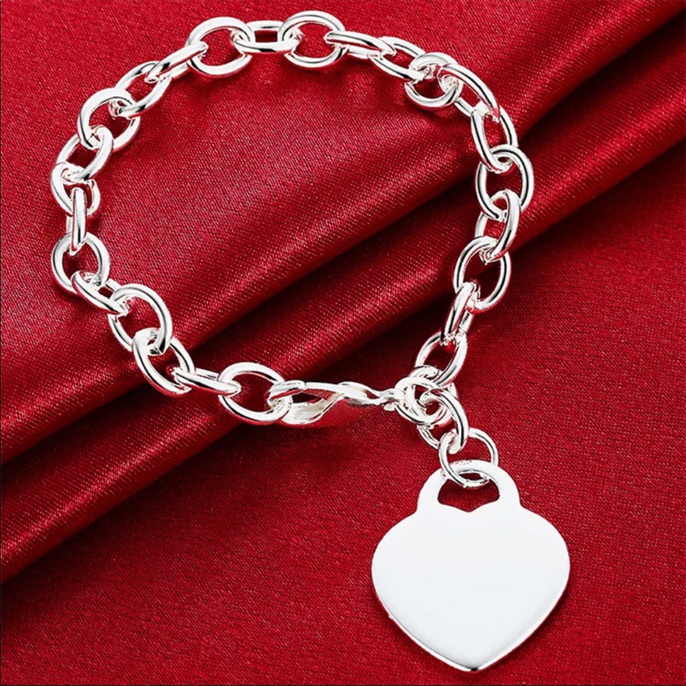 🌟 Silver Heart Bracelet